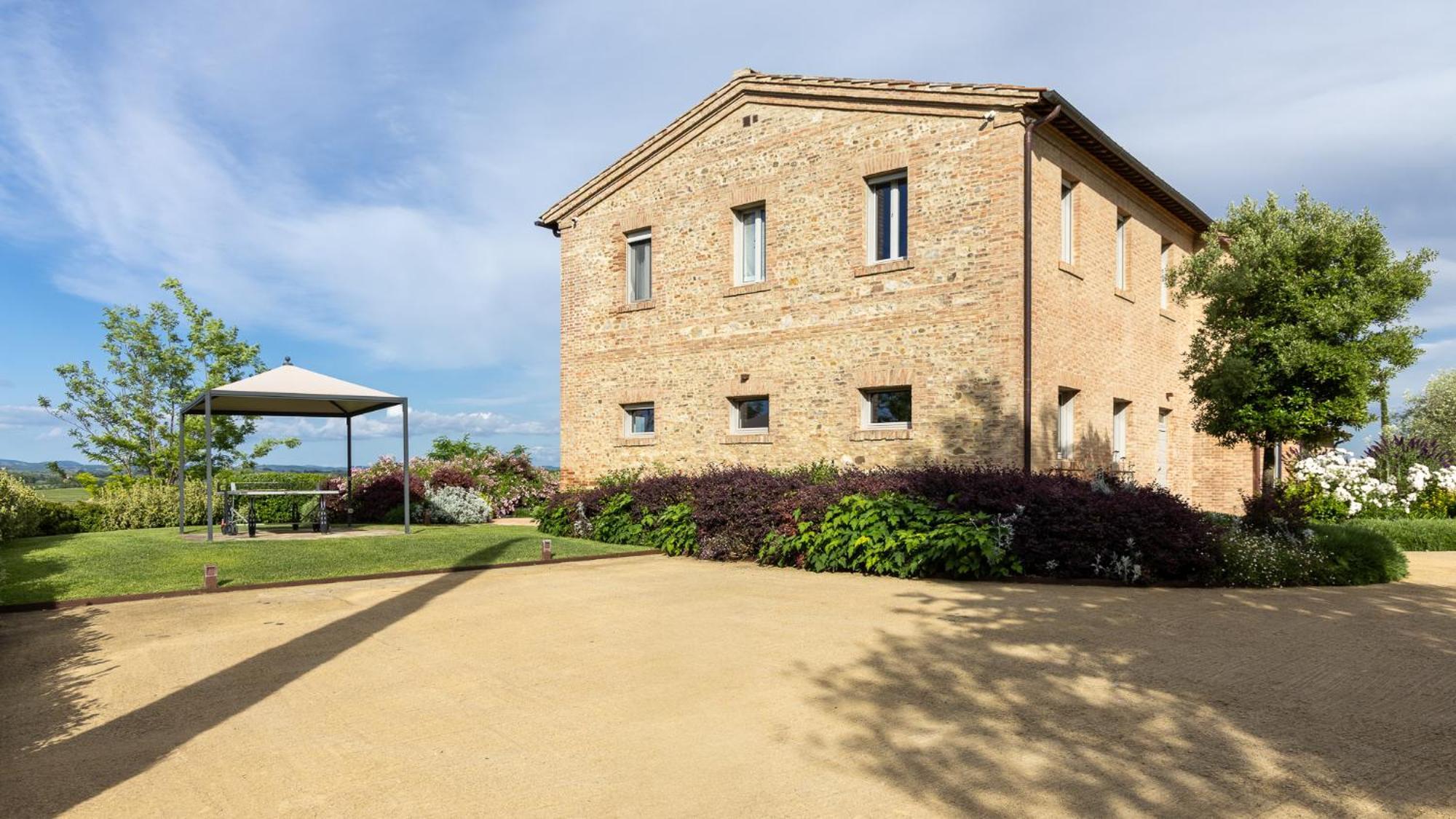 La Fonte Di Santa Regina 16, Emma Siena